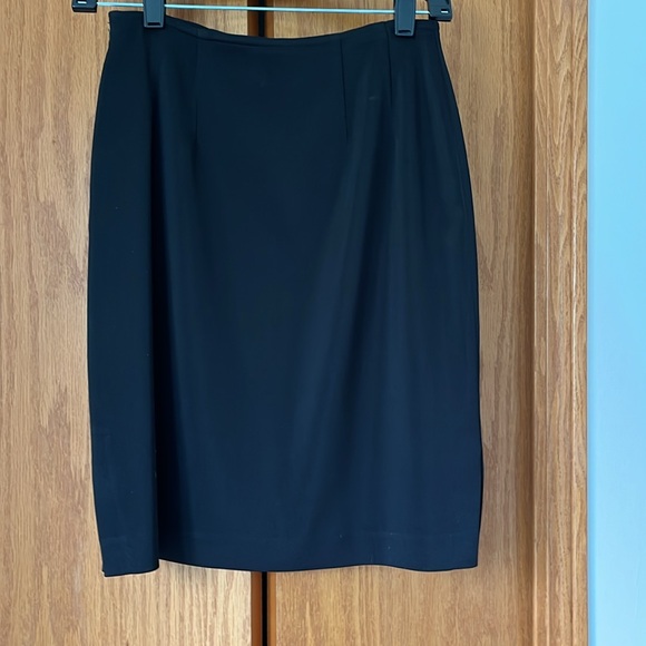 Mix-it Stretch Suit. Black. Jacket with skirt. - Picture 7 of 9